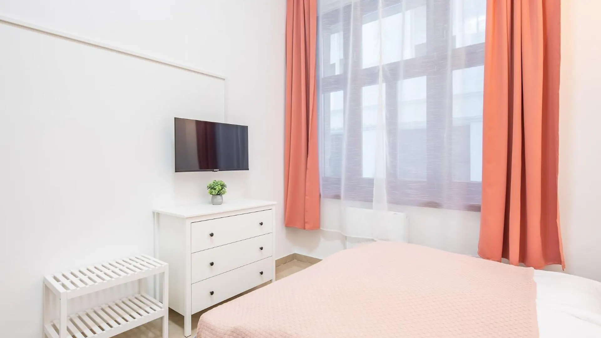 Central - Modern - Good Sleep Boedapest